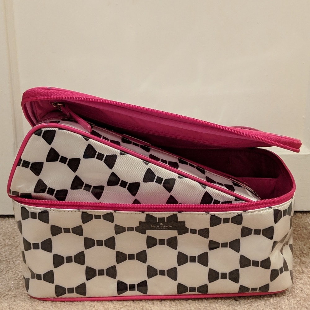 NWOT Kate Spade Bow Cosmetic Train Casw